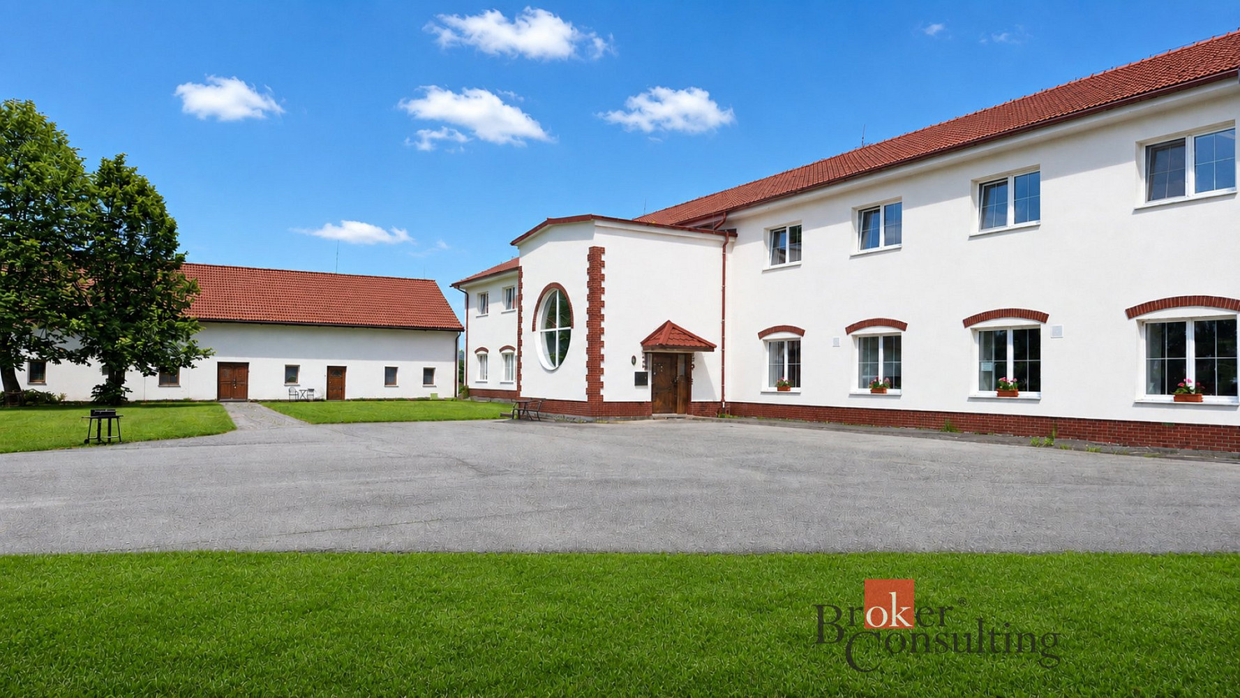 Prodej komerčního objektu (jiného typu) 2 151 m²