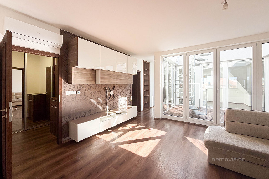 Pronájem bytu 4+kk 122 m² – fotografie 4