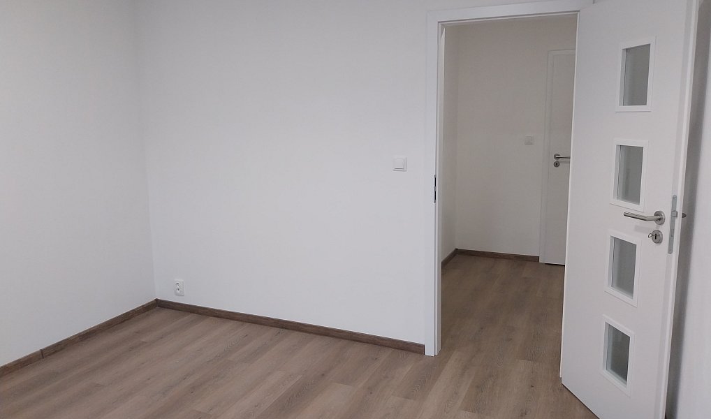 Pronájem bytu 3+1 64 m², Radonice – náhled fotky 7