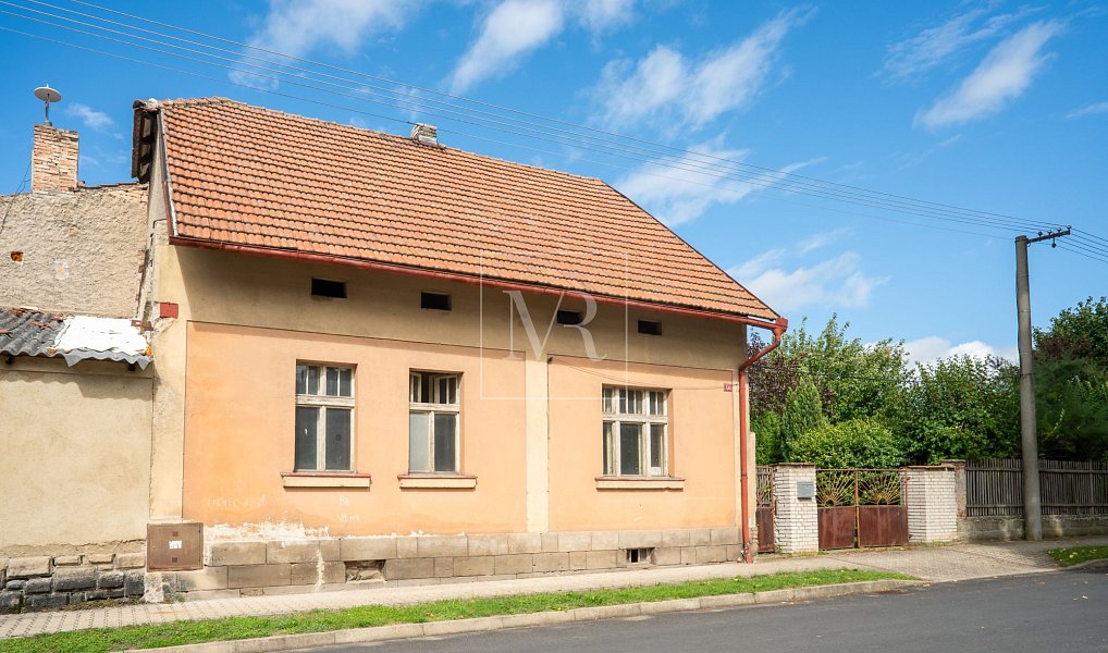 Prodej domu 105 m² s pozemkem 1 492 m², Klobuky – náhled fotky 2