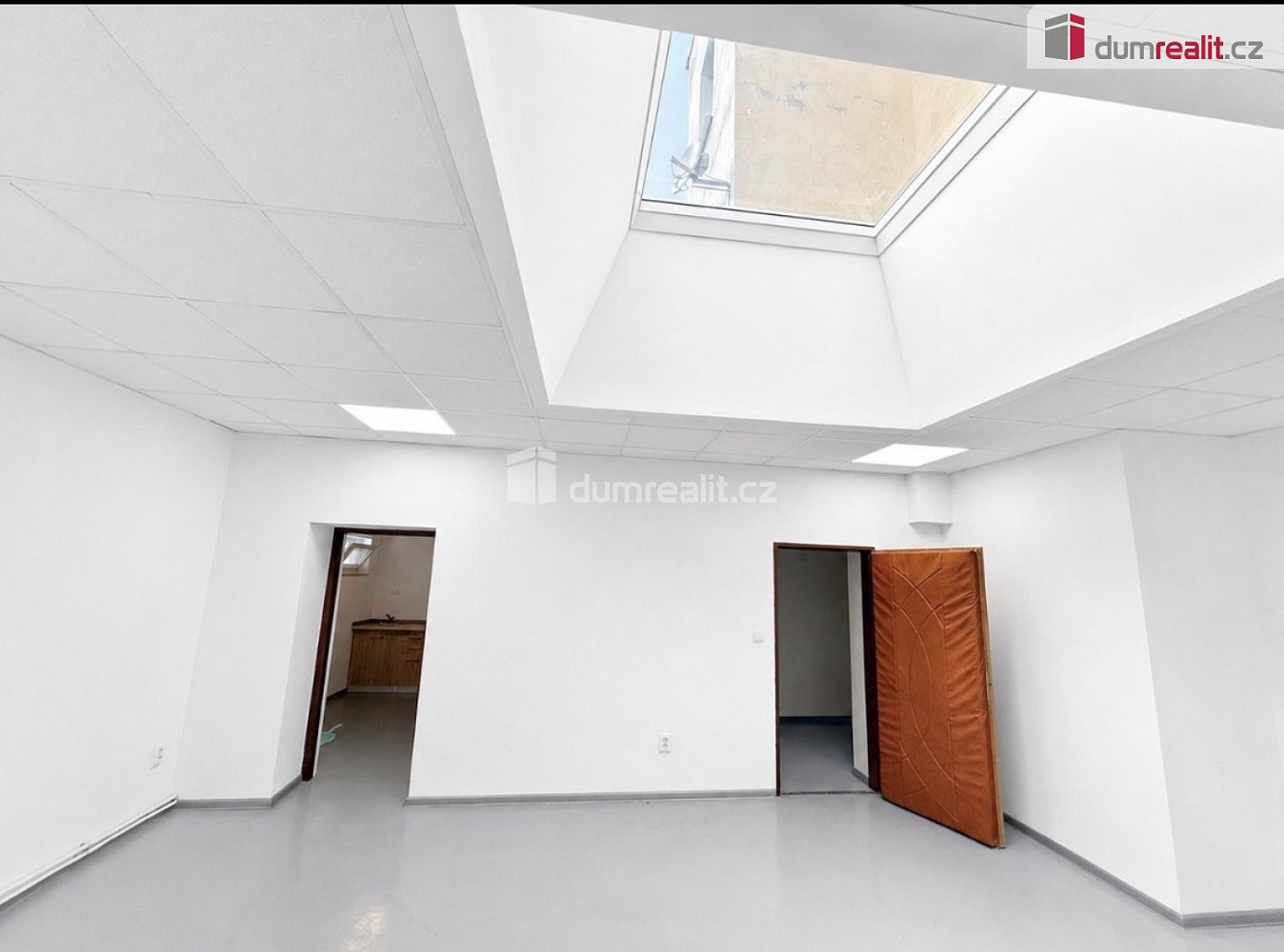 Pronájem obchodních prostor 140 m² – fotografie 4