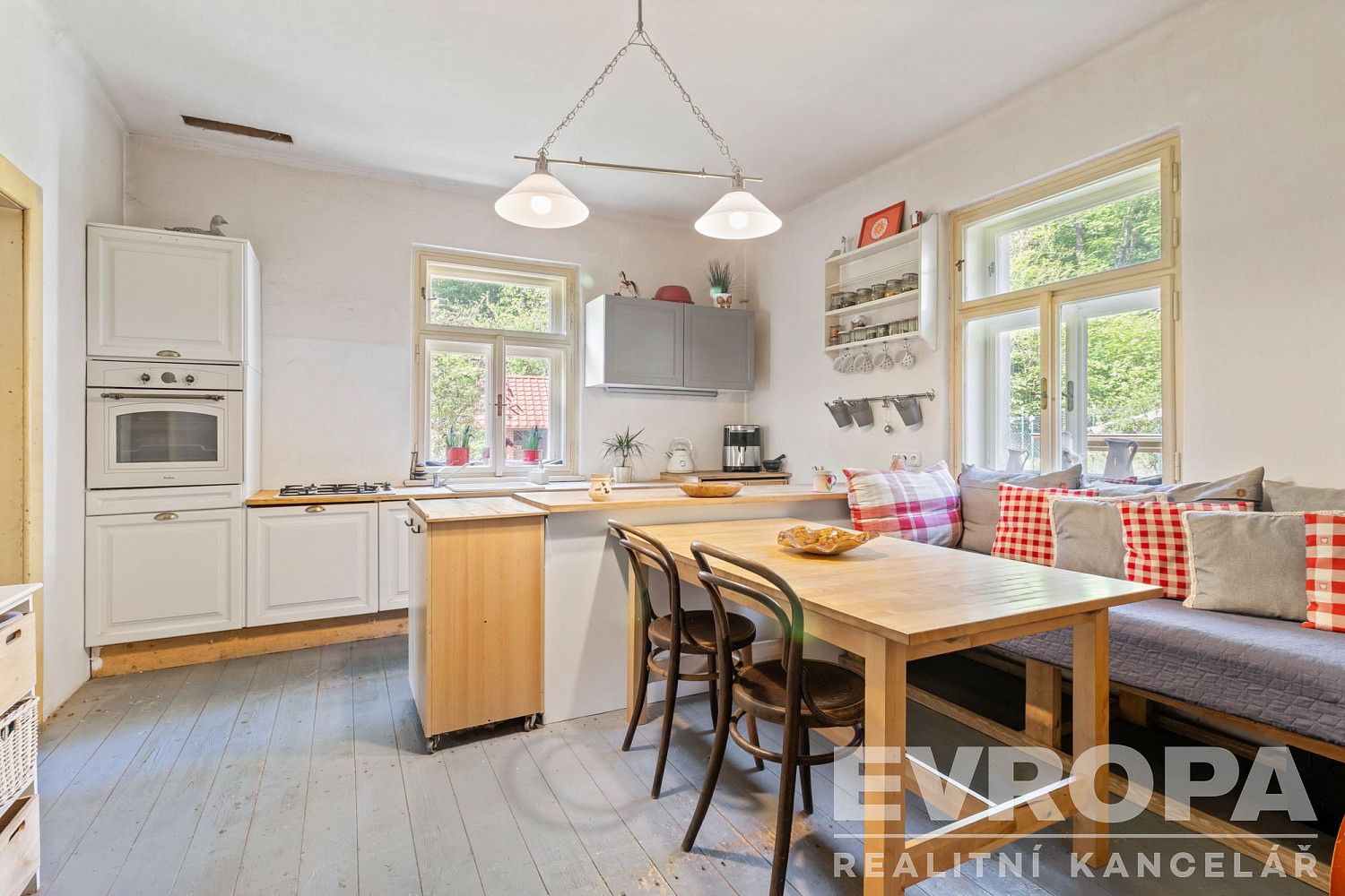 Prodej domu 300 m² s pozemkem 15 000 m² – fotografie 4