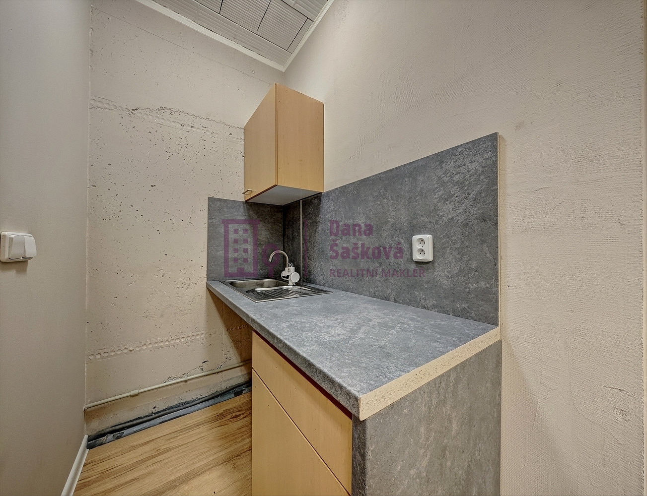 Pronájem obchodních prostor 18 m² – pohled 4