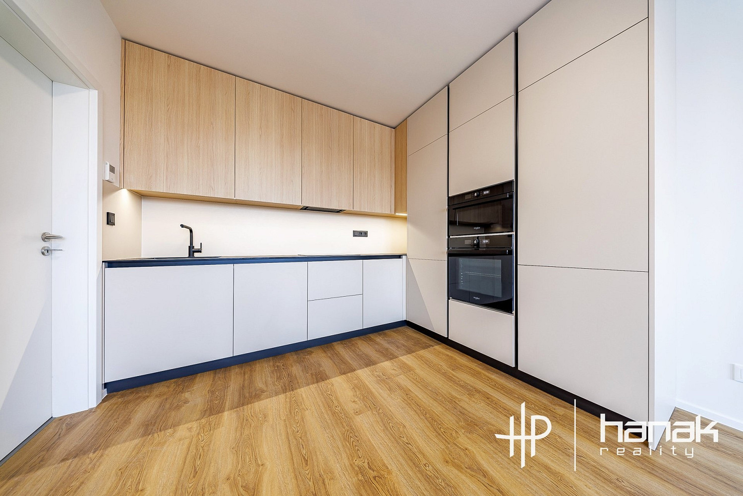Pronájem bytu 2+kk 57 m² — photo 2