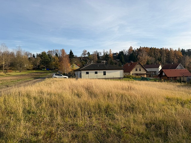 Prodej stavebního pozemku 1 290 m² – další