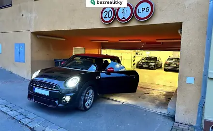 Prodej garáže 18 m2, Musílkova, Praha 5 - Košíře