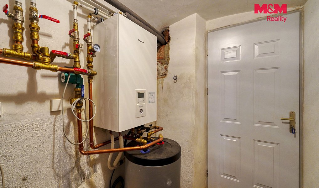 Prodej ubytovacího objektu 359 m², Strážov – náhled fotky 30