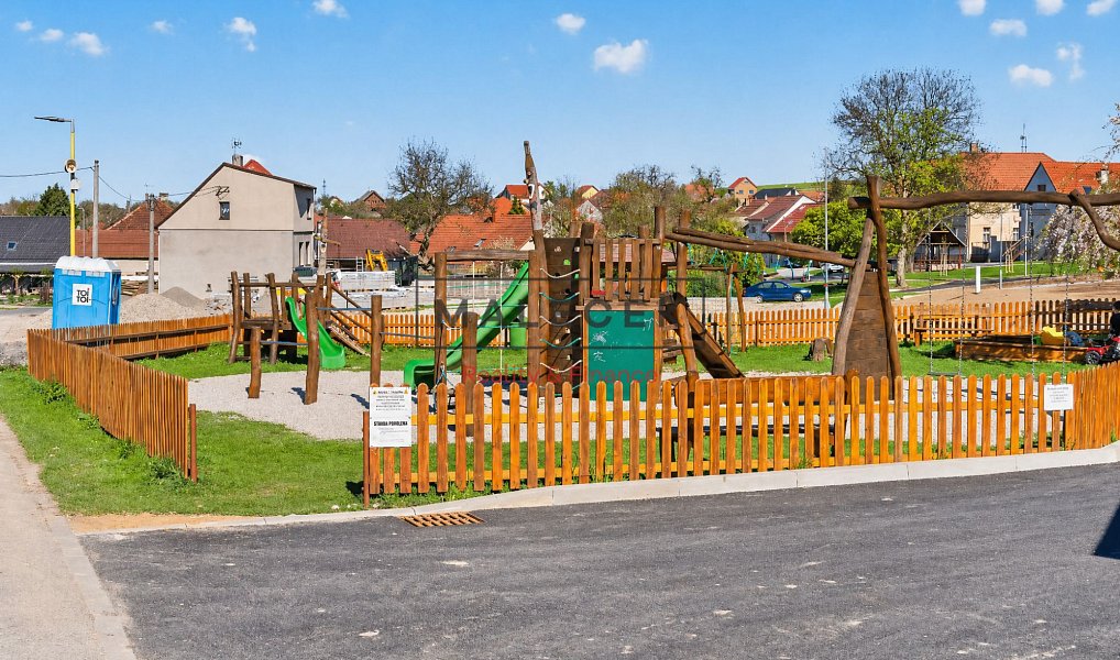 Prodej domu 126 m² s pozemkem 598 m², Bratronice – náhled fotky 28