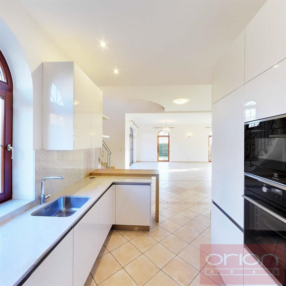 Pronájem domu 243 m² s pozemkem 328 m² – fotografie 3
