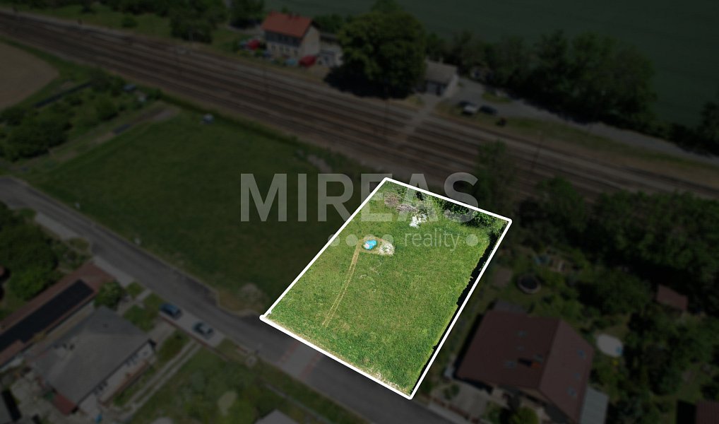 Prodej stavebního pozemku 1 087 m², Dvory – náhled fotky 2