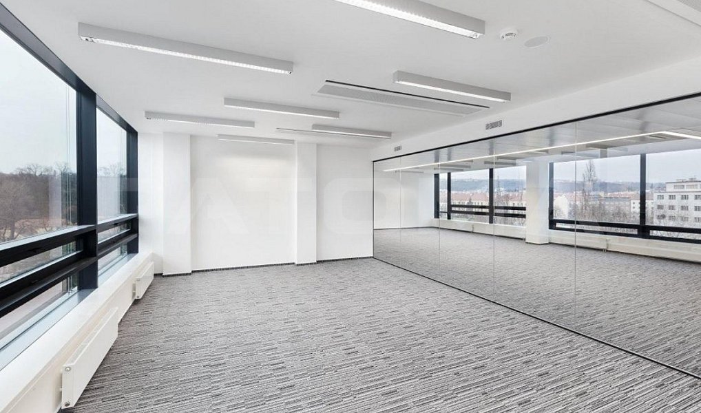 Pronájem kanceláře 897 m², Praha – náhled fotky 2