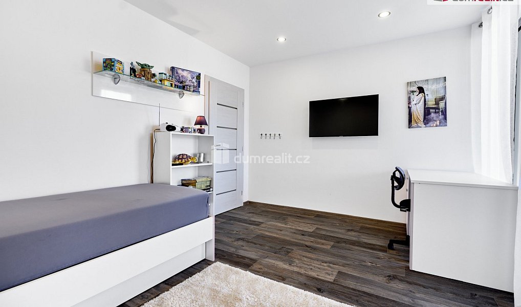Prodej domu 136 m² s pozemkem 857 m², Nová Role – náhled fotky 14