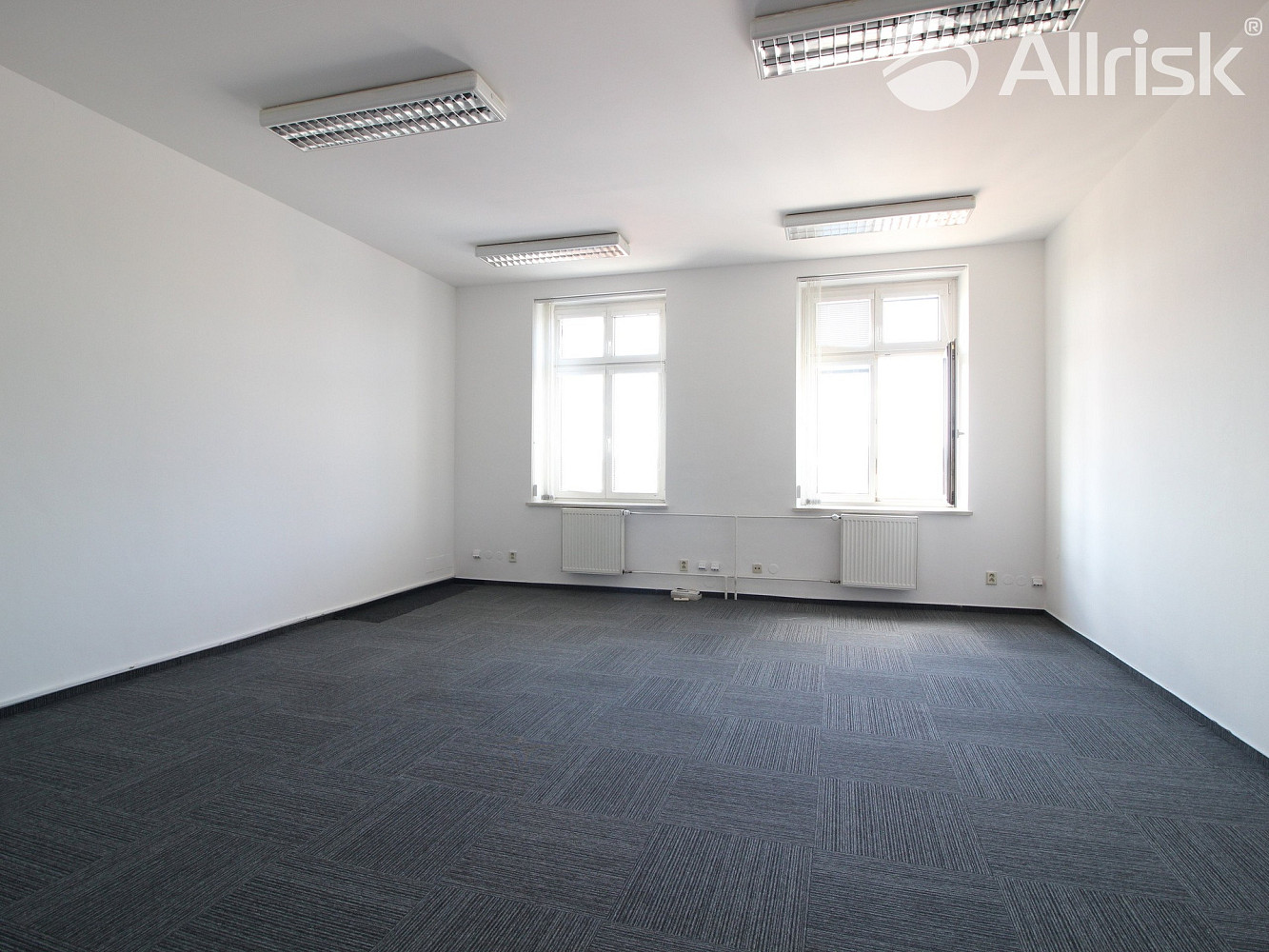 Pronájem kanceláře 200 m² – fotografie 3
