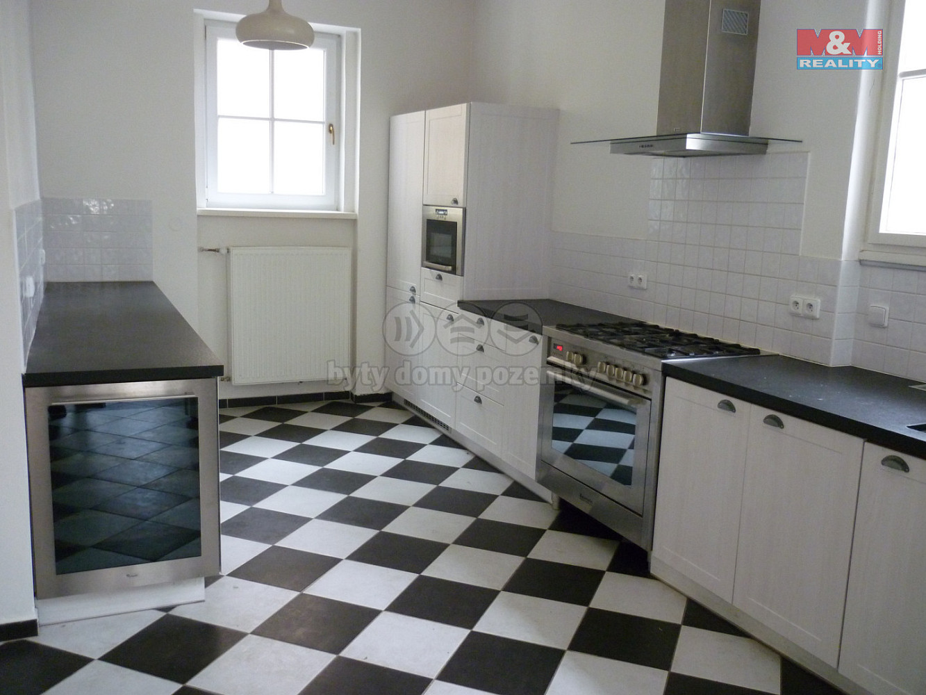 Pronájem domu 350 m² s pozemkem 750 m²