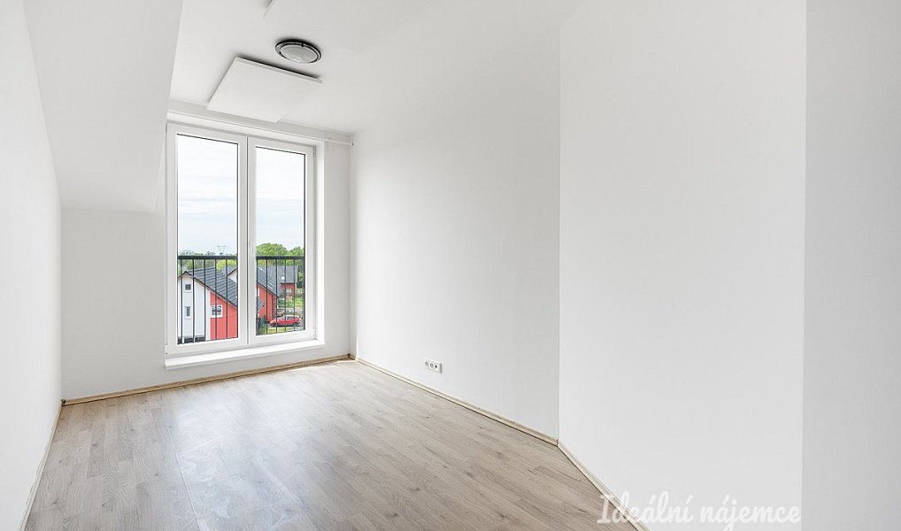 Pronájem bytu 1+kk 23 m², Škvorec – náhled fotky 4