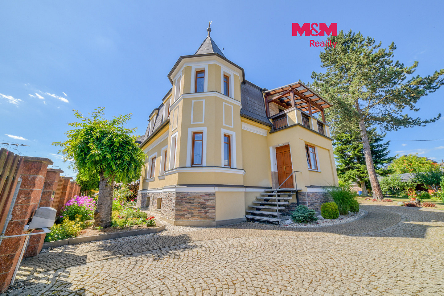 Prodej domu 220 m² s pozemkem 1 087 m²