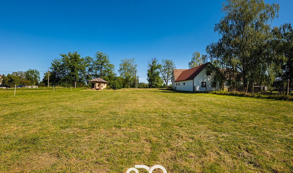 Prodej stavebního pozemku 1 469 m², Roudná – náhled fotky 3