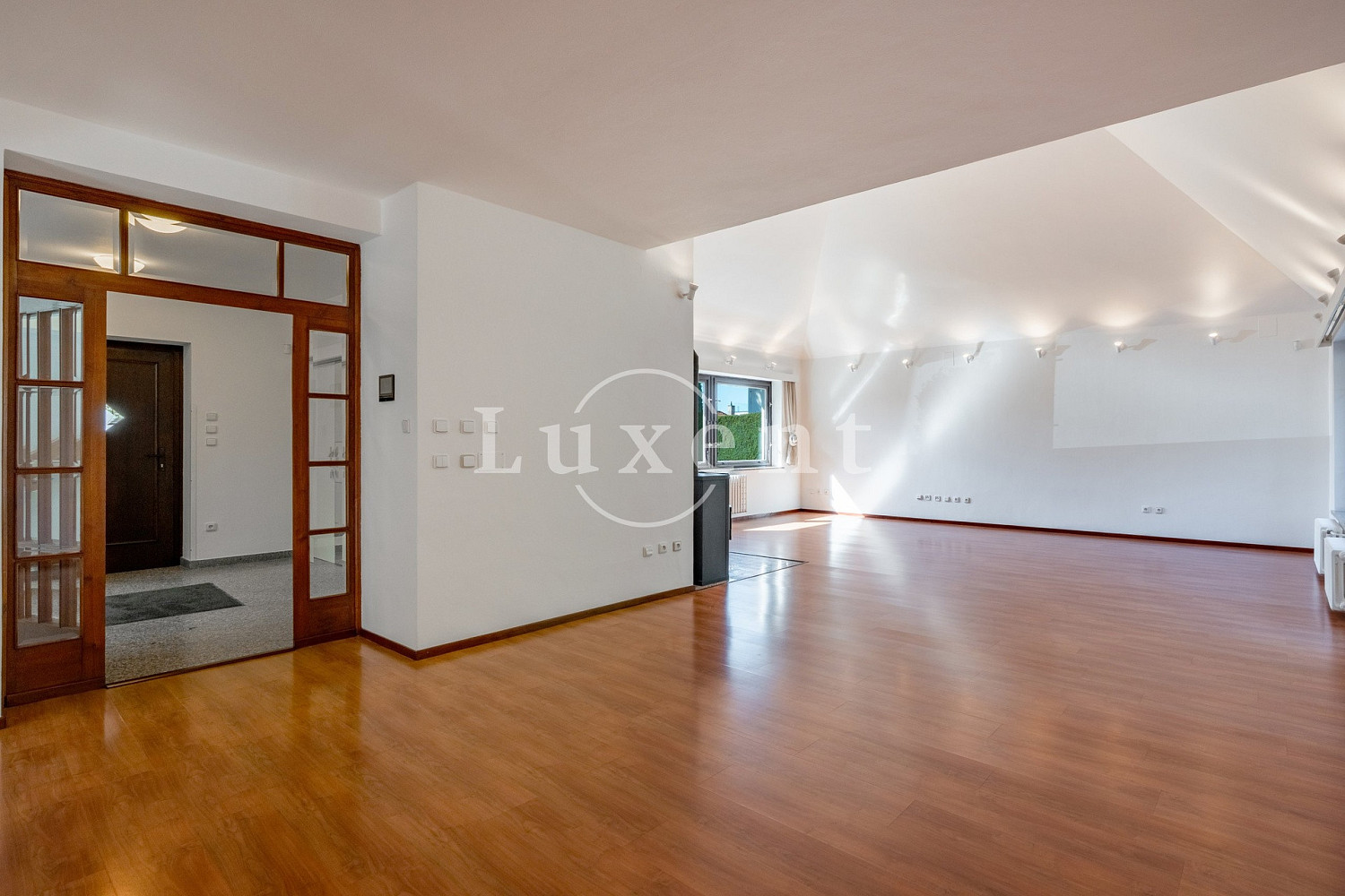 Pronájem kanceláře 417 m² — photo 4