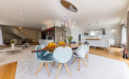 Prodej domu 1 100 m² s pozemkem 930 m², Split, Chorvatsko