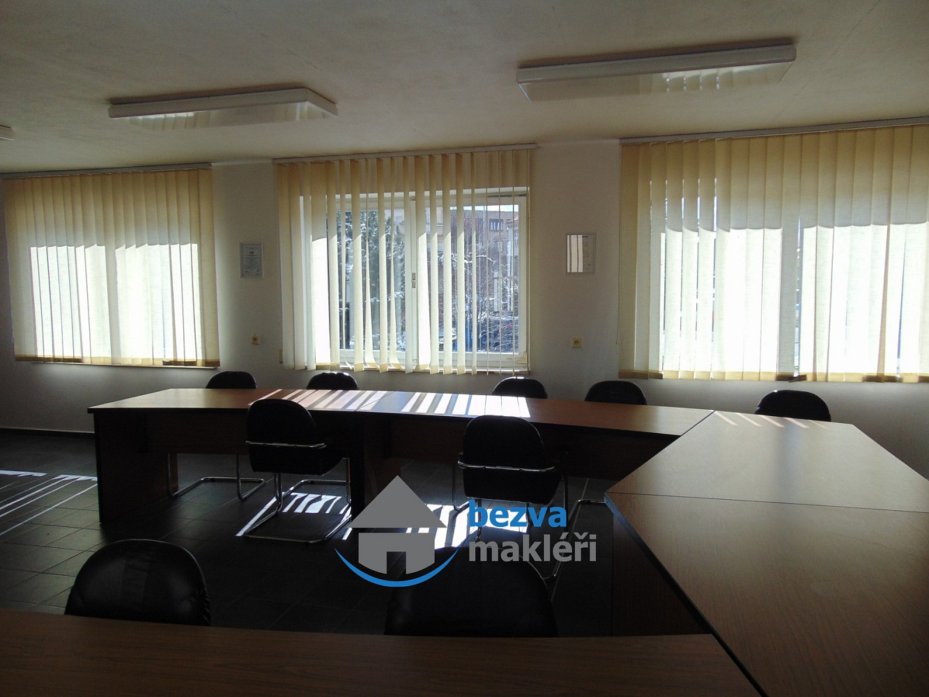 Pronájem kanceláře 54 m² – fotografie 3