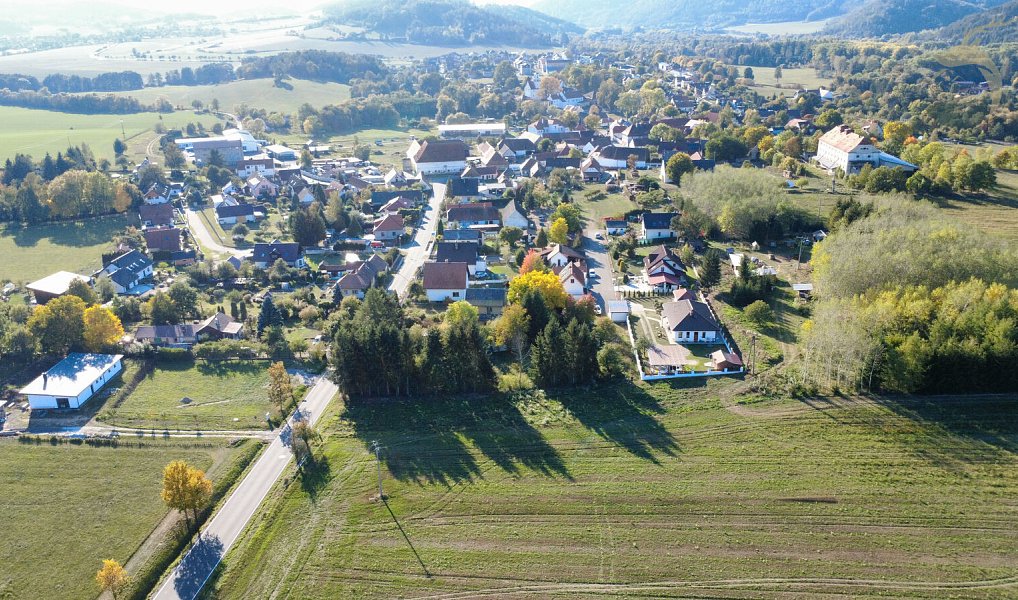 Prodej stavebního pozemku 1 393 m², Žichovice – náhled fotky 3