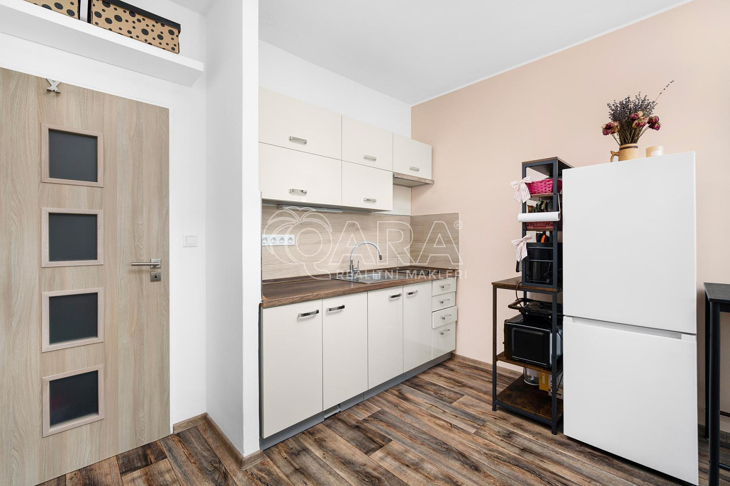 Pronájem bytu 1+kk 34 m² – fotografie 3