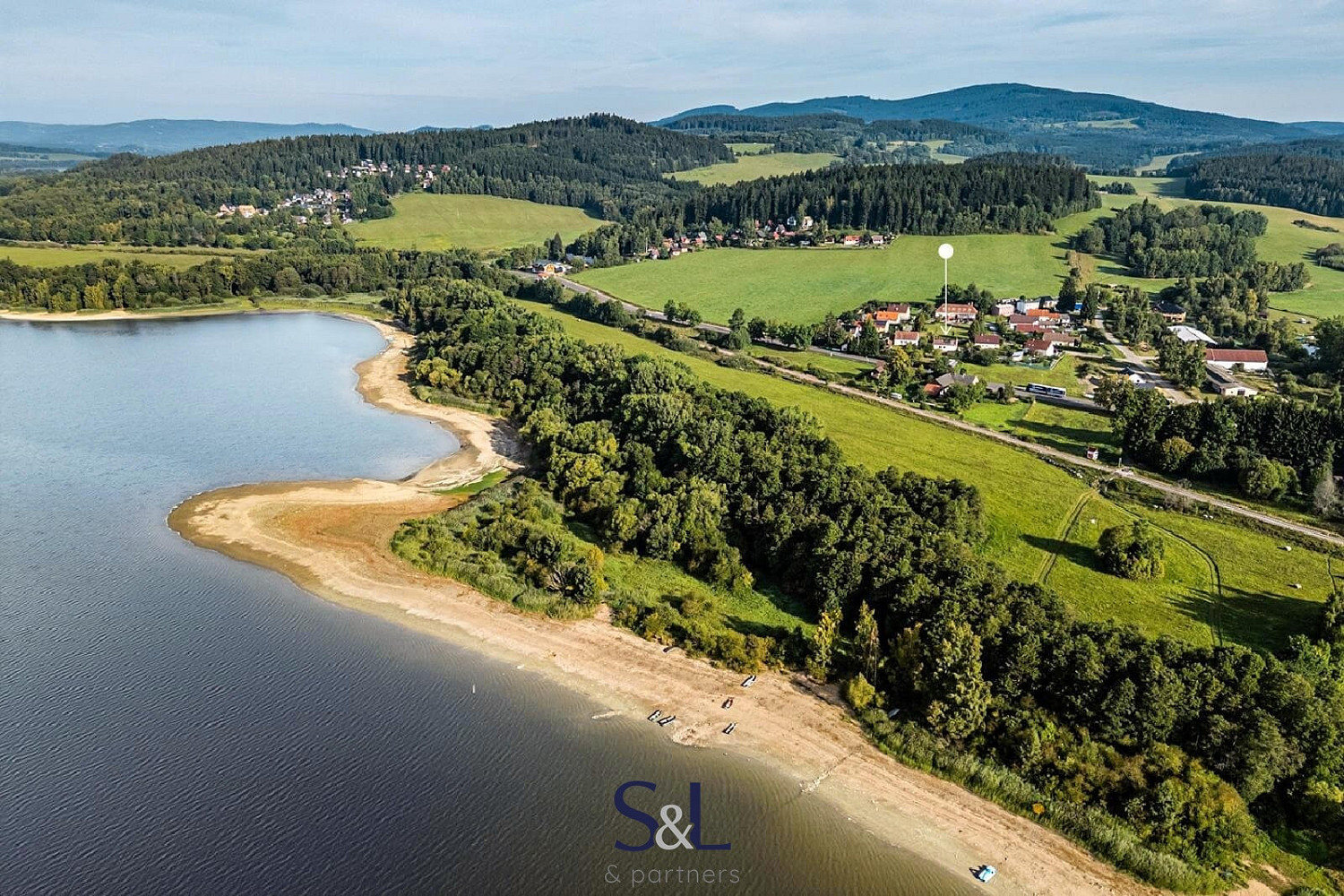 Prodej stavebního pozemku 981 m² – fotografie 4