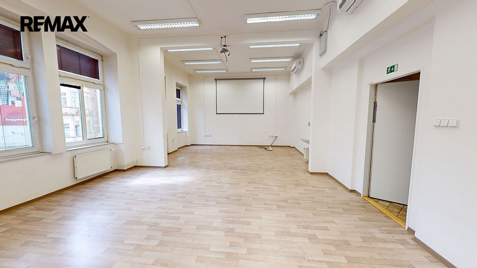 Pronájem kanceláře 649 m² – fotografie 3