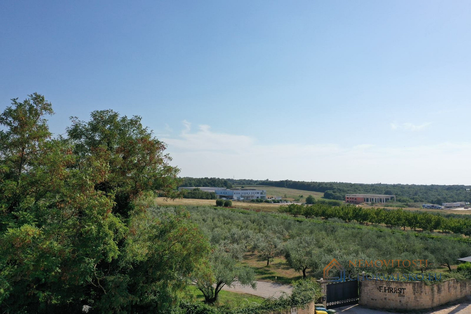 Prodej stavebního pozemku 530 m² – pohled 6