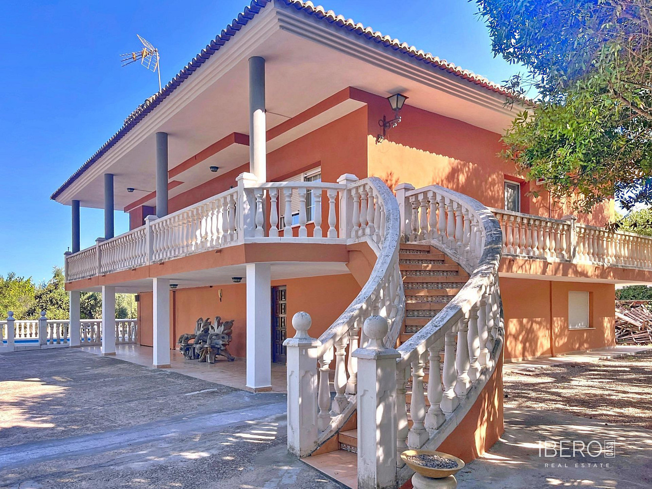 Prodej domu 390 m² s pozemkem 447 m²