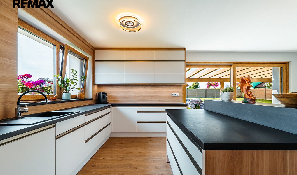 Prodej domu 350 m² s pozemkem 2 074 m², Staré Město – náhled fotky 10