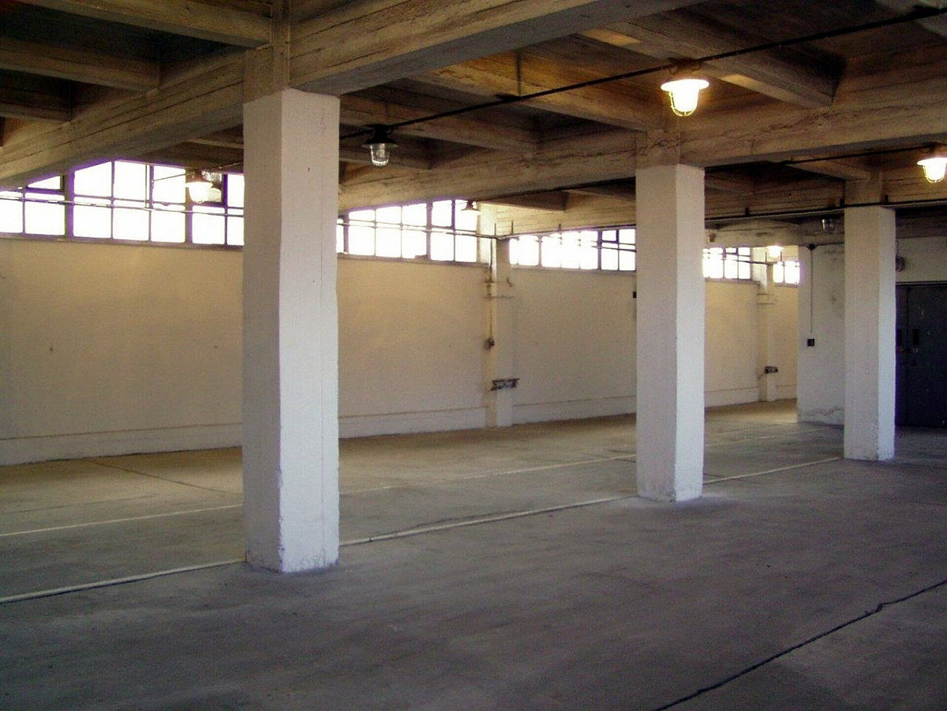 Pronájem skladovacích prostor 890 m² – fotografie 2