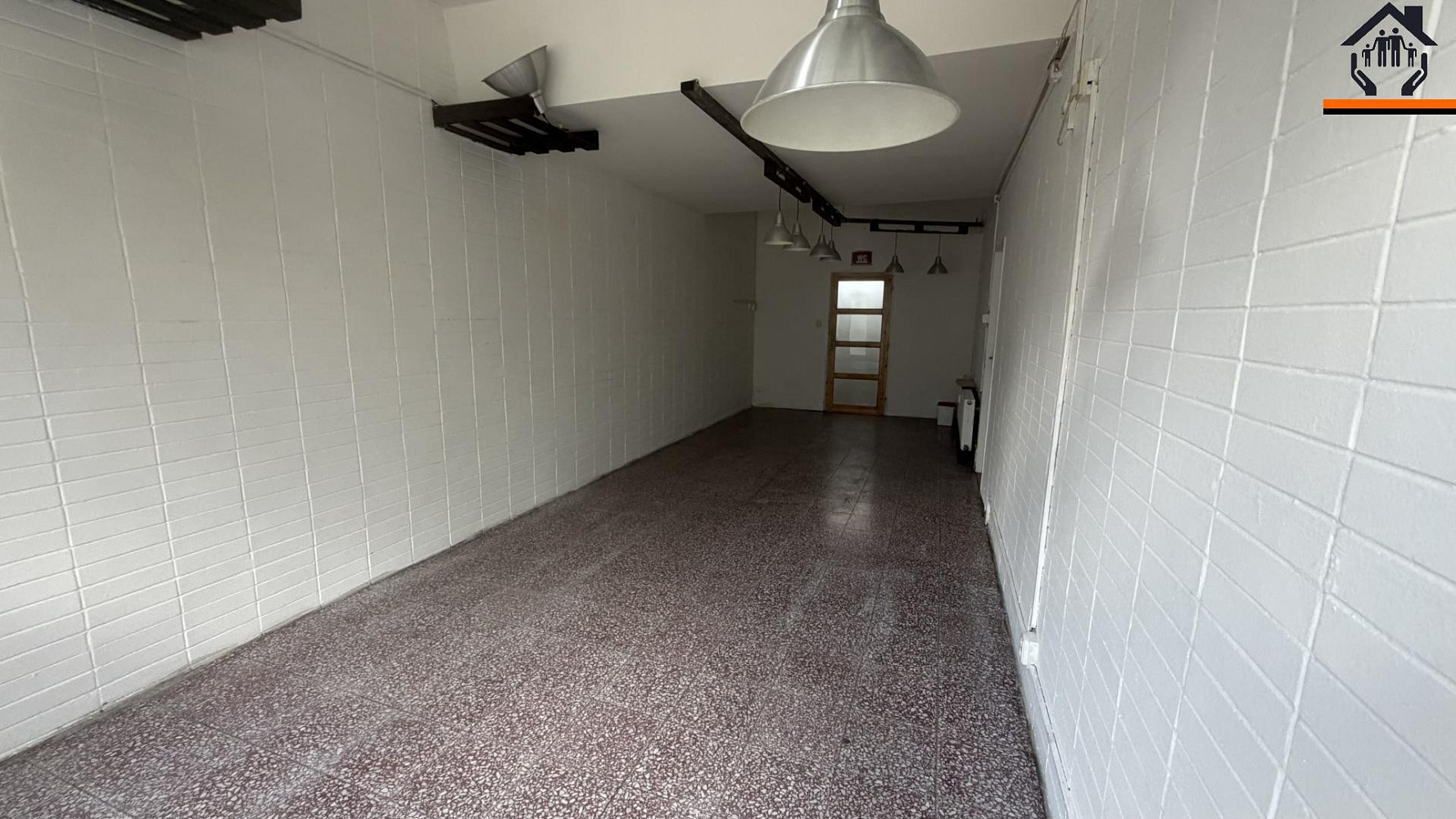 Pronájem komerčního objektu (jiného typu) 74 m² – fotografie 2