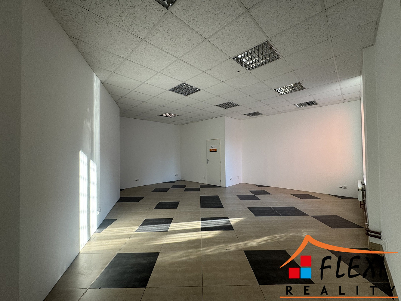 Pronájem kanceláře 83 m² – fotografie 2