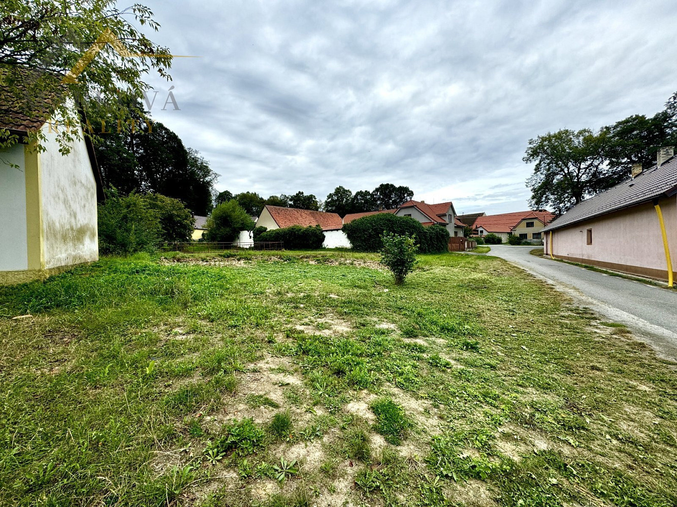 Prodej stavebního pozemku 298 m² – fotografie 4