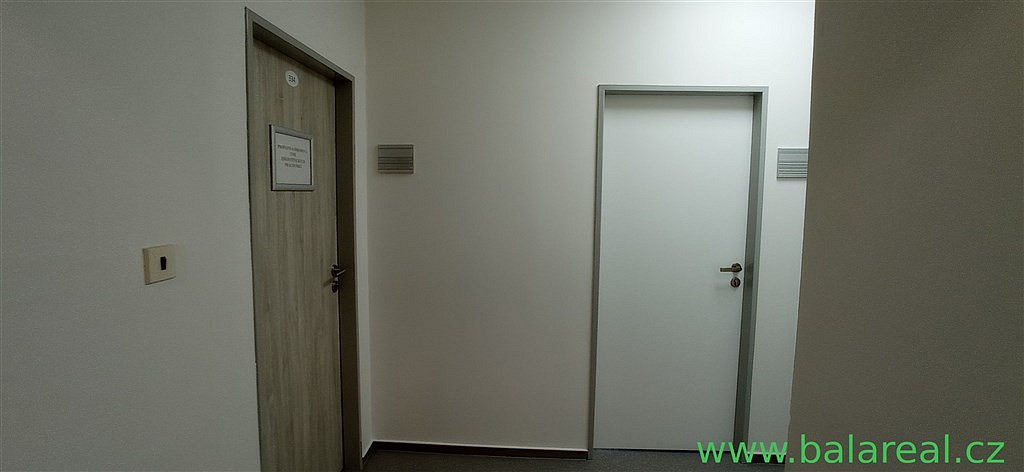 Pronájem kanceláře 22 m² — photo 2