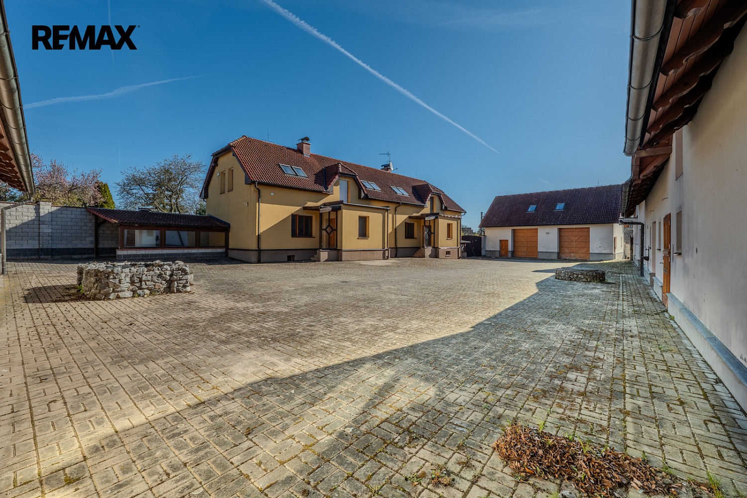 Prodej nájemního domu, činžáku 1 145 m²