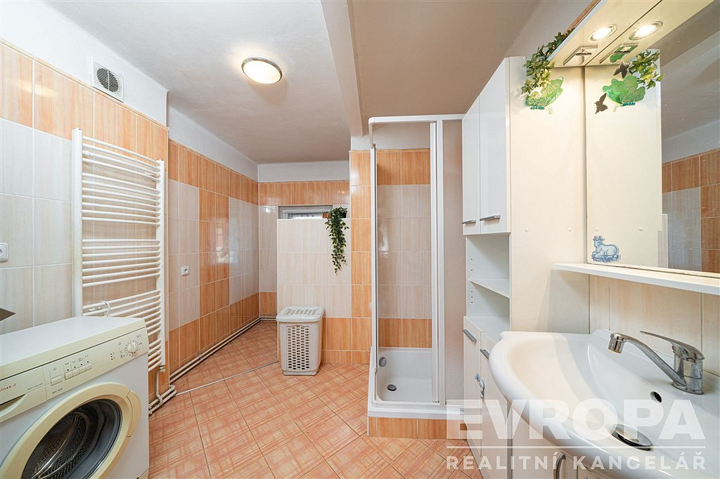 Prodej domu 186 m² s pozemkem 1 260 m² — photo 3