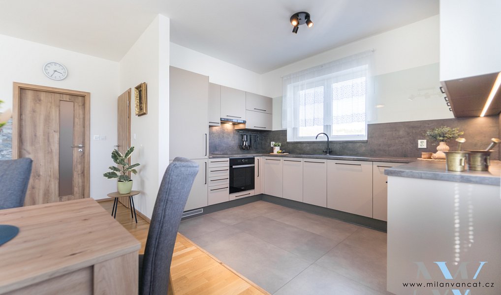 Prodej domu 106 m² s pozemkem 1 942 m², Zalužany – náhled fotky 2
