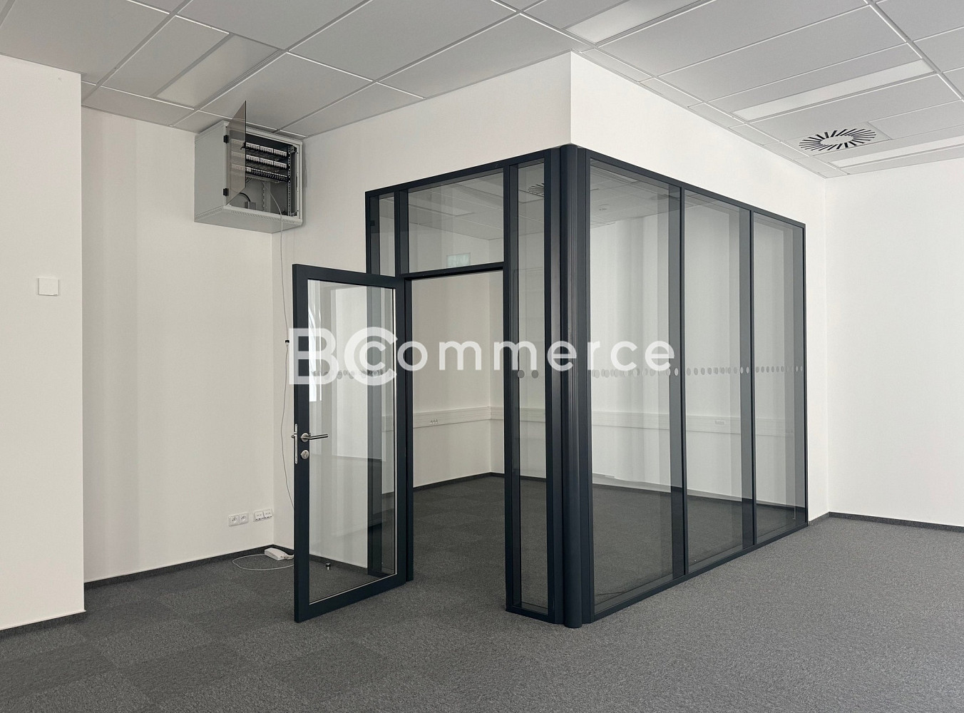 Pronájem kanceláře 106 m² — photo 2
