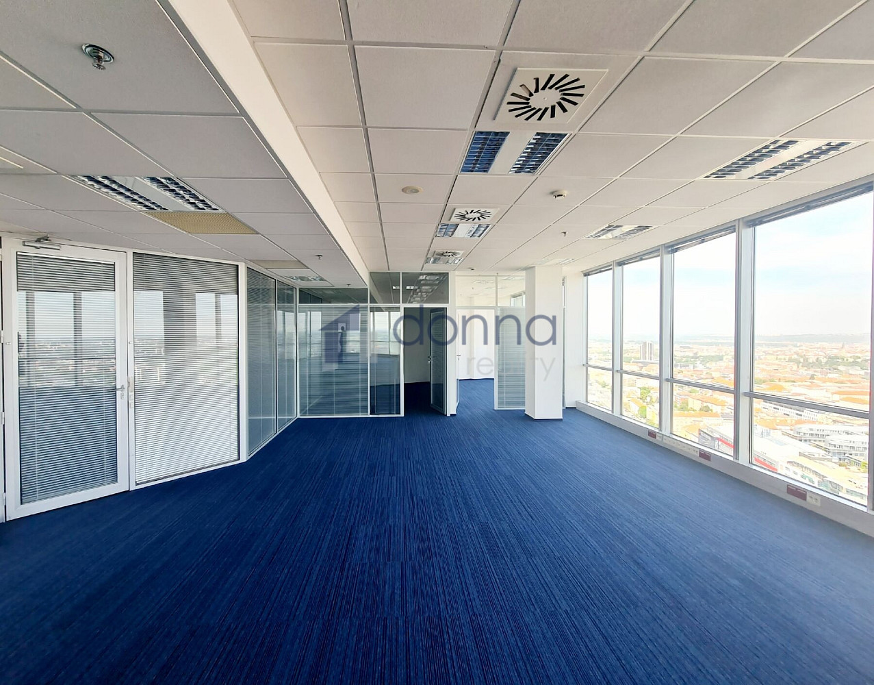 Pronájem kanceláře 208 m² – fotografie 2