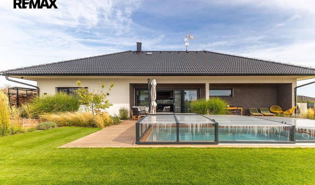 Prodej domu 180 m² s pozemkem 918 m², Černuc – náhled fotky 28