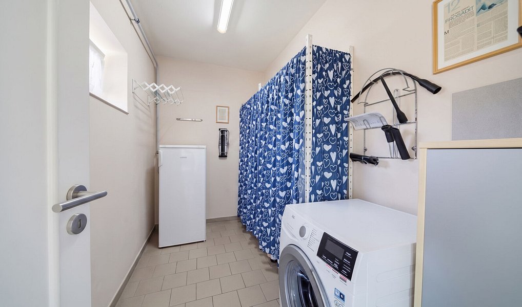 Prodej domu 300 m² s pozemkem 1 491 m², Luženičky – náhled fotky 35