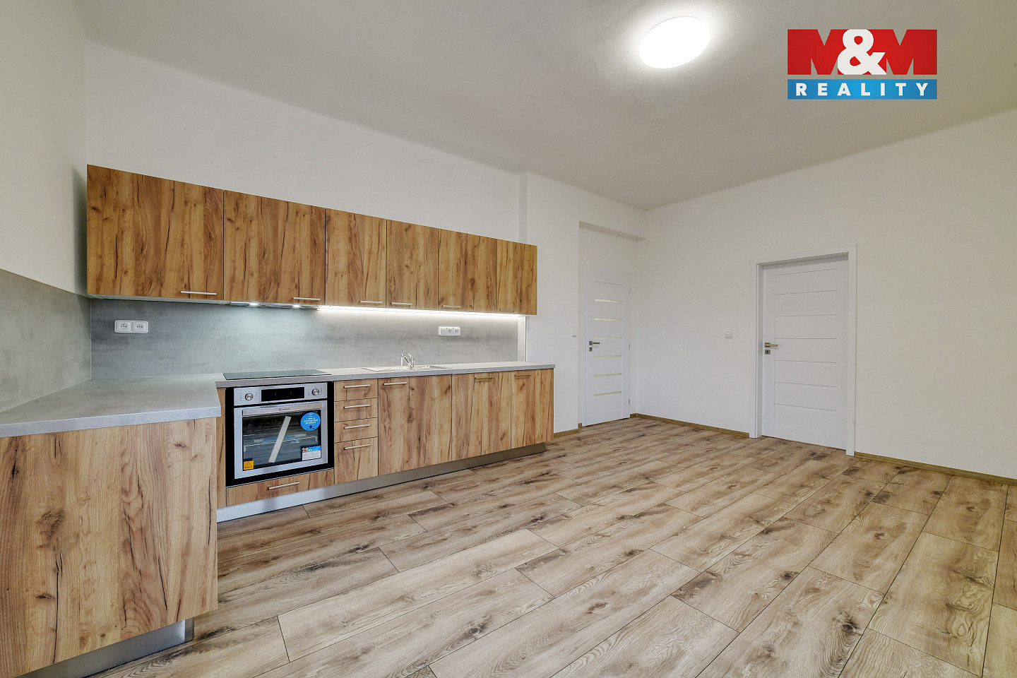Prodej nájemního domu, činžáku 218 m² — photo 2