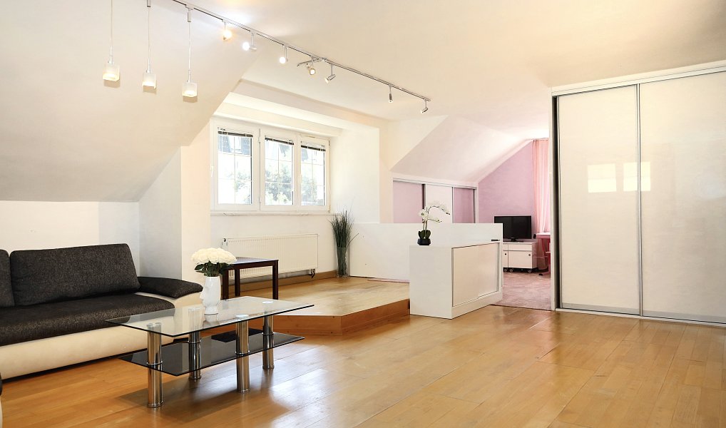 Prodej domu 300 m² s pozemkem 444 m², Praha – náhled fotky 9