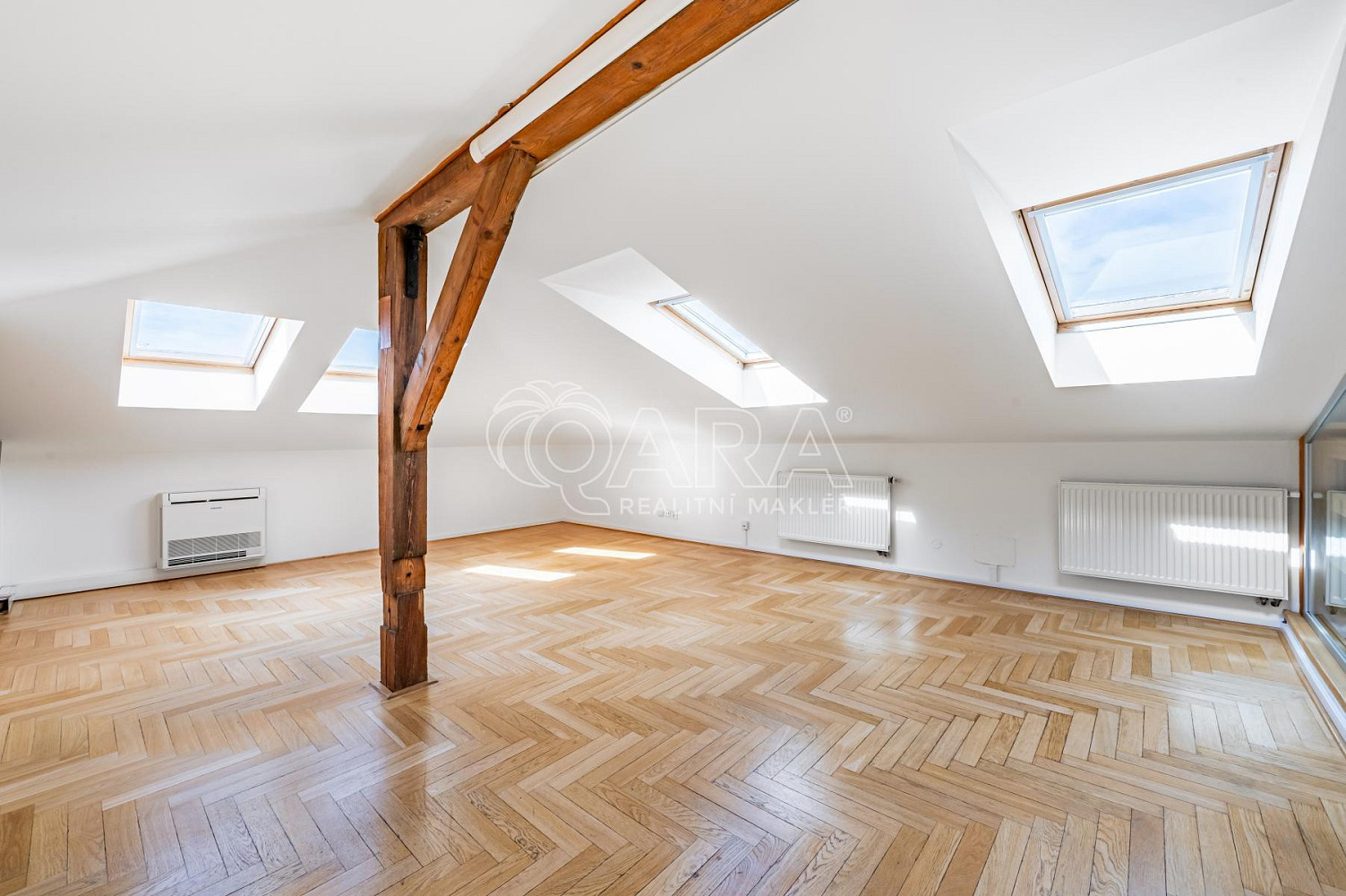 Pronájem bytu 5+kk 184 m² – fotografie 2