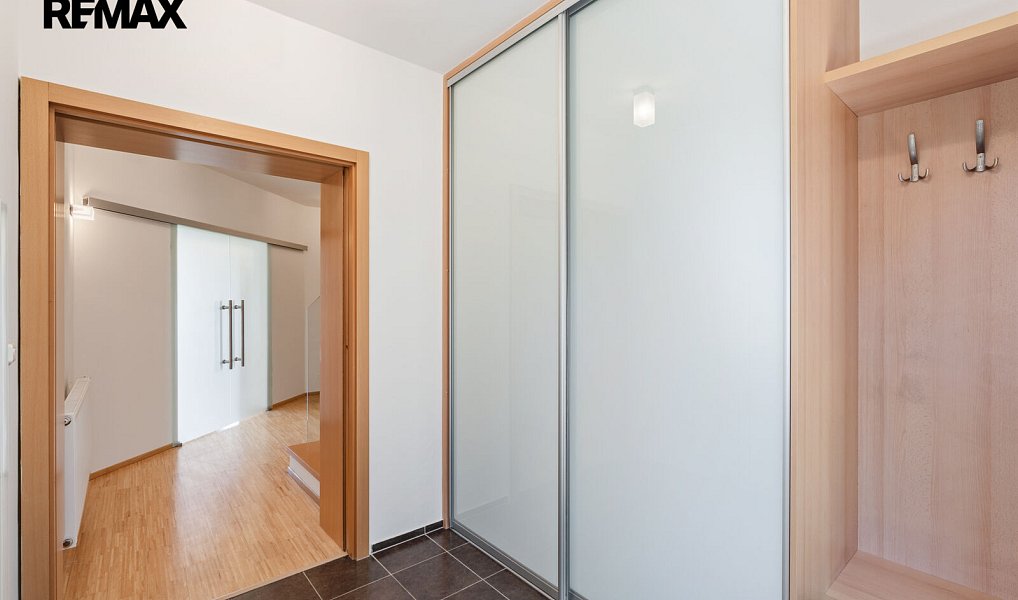 Prodej domu 241 m² s pozemkem 742 m², Praha – náhled fotky 32