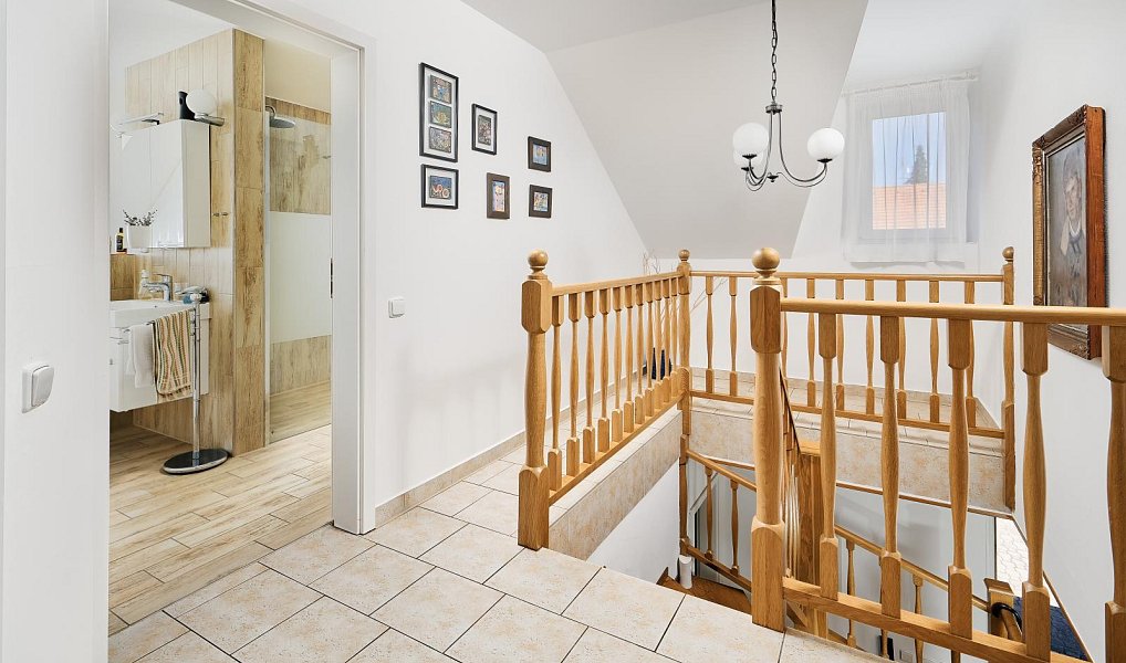 Prodej domu 320 m² s pozemkem 648 m², Jesenice – náhled fotky 13