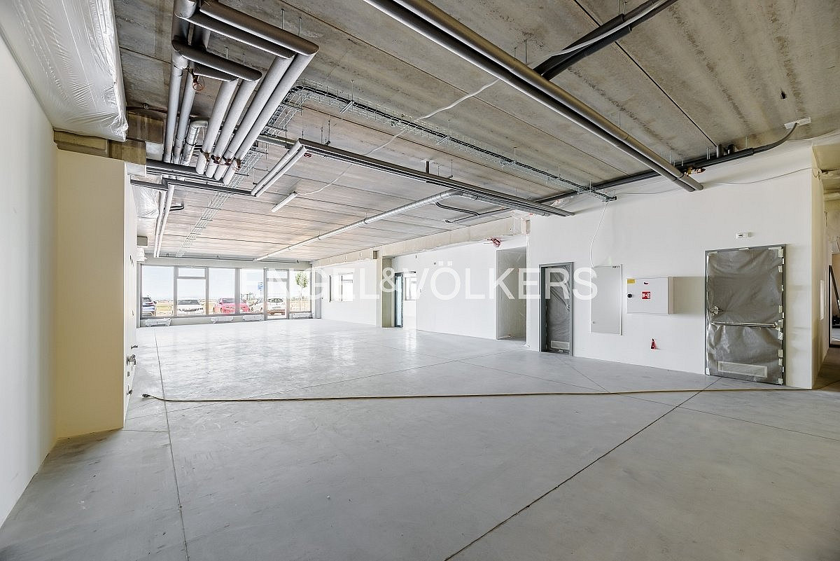 Pronájem komerčního objektu (jiného typu) 5 000 m² – fotografie 5