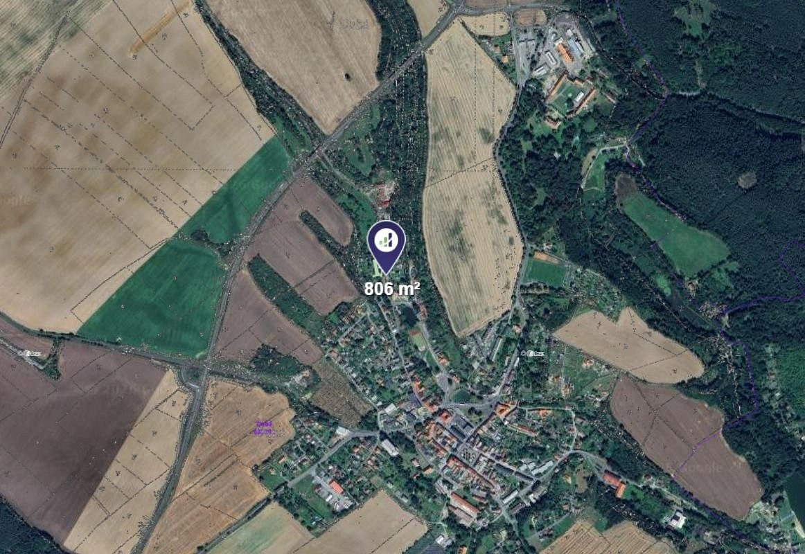 Prodej stavebního pozemku 806 m² – pohled 2